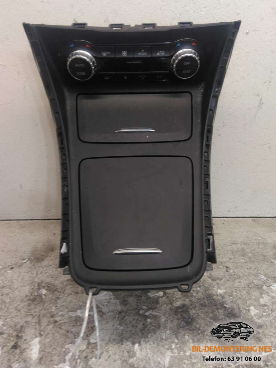 Varmeapparat betjening til Mercedes GLA 2014-2020 (X156) (X156) (A2469000715|)