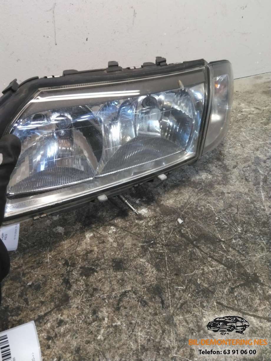 Frontlykt venstre halogen til Volvo S80 1998-2006 (Type I)  (8693537|89007819|)