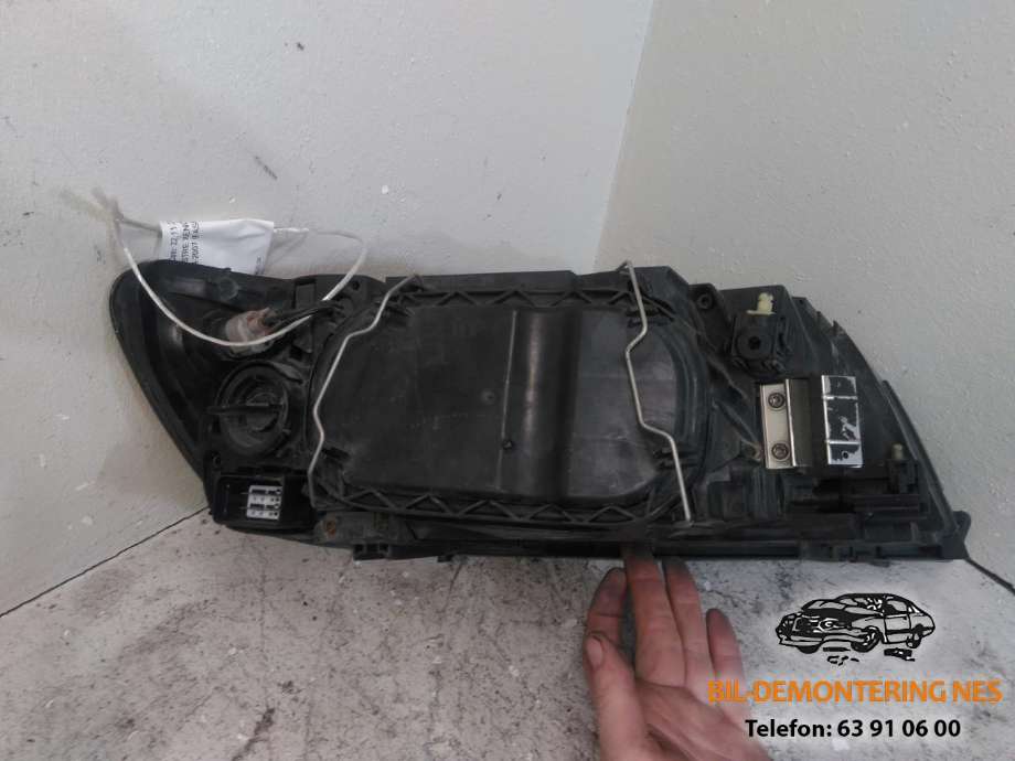 Frontlykt venstre xenon til Volvo V50 2004-2007 (Fase 1)  (30698652|)