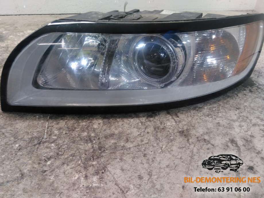 Frontlykt venstre halogen til Volvo V50 2004-2007 (Fase 1)
