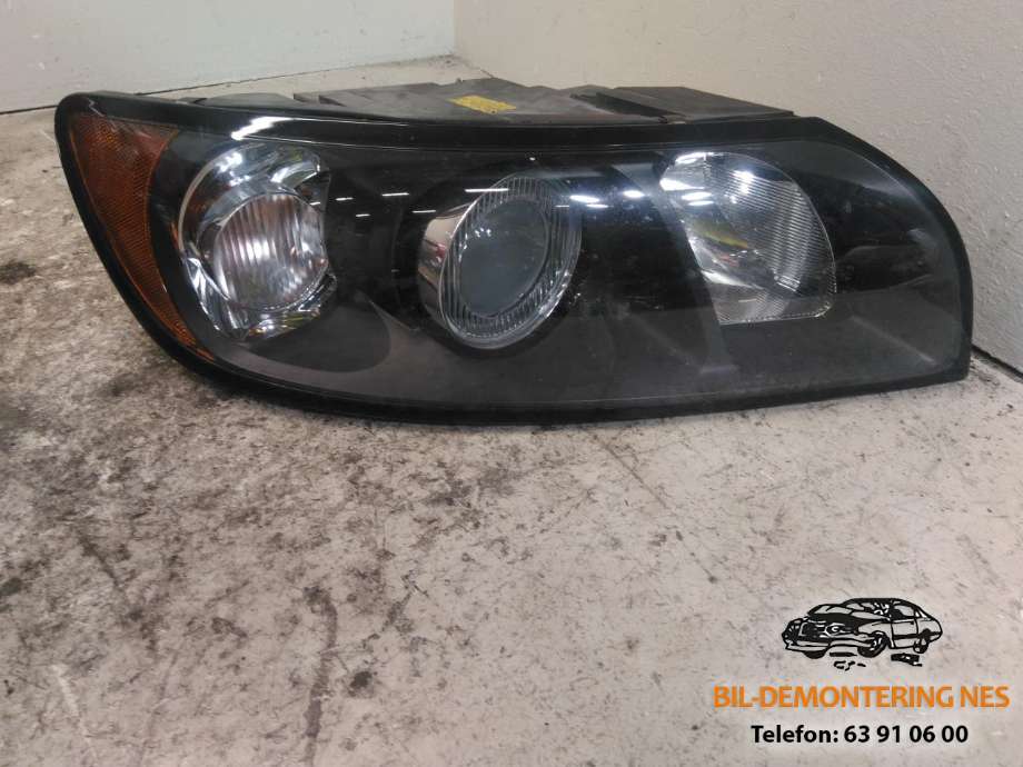 Frontlykt venstre halogen til Volvo S40 2004-2007 (Type II, Fase 1)  (30698873|)