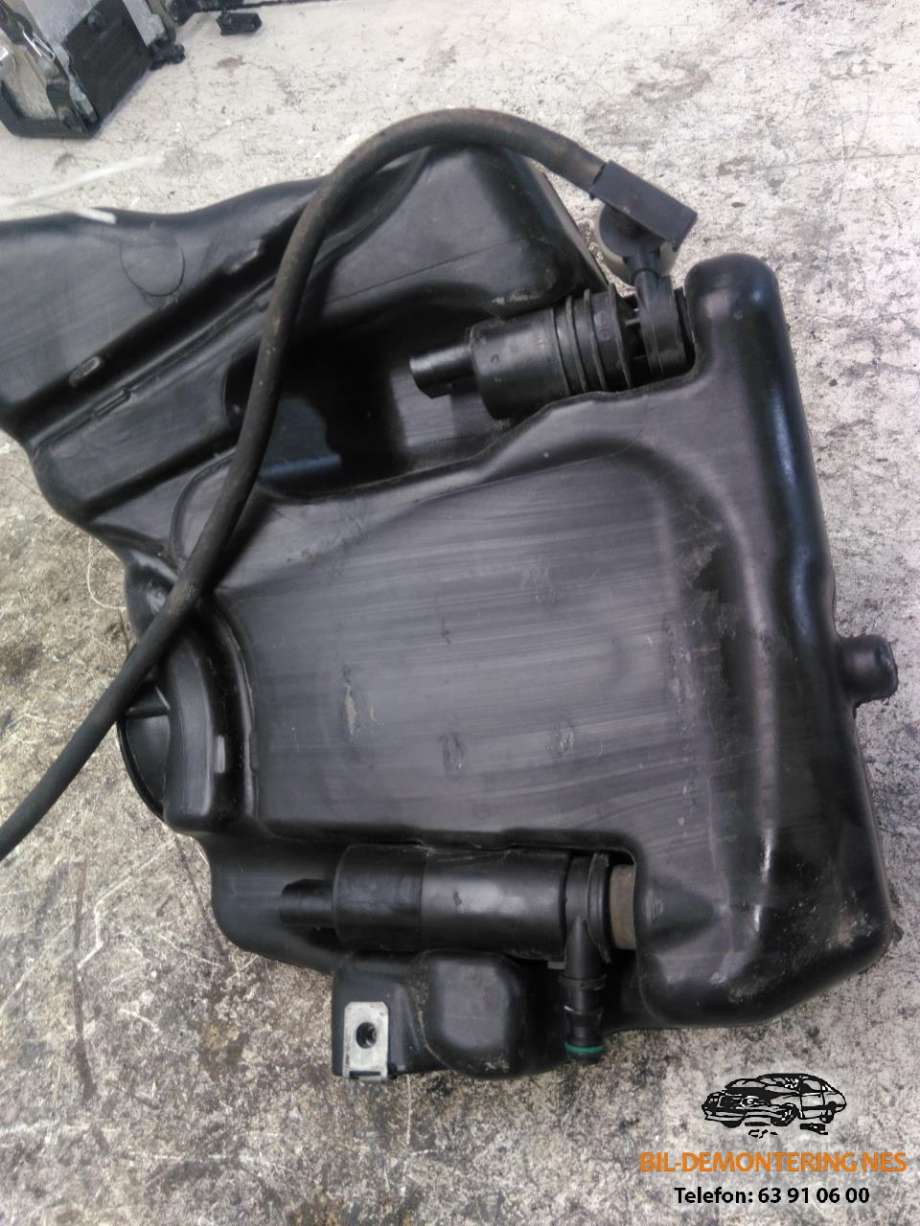 Spylertank til Mercedes C-Klasse 2011-2014 (Fase 2) (W204) (W204) (2048602160|)