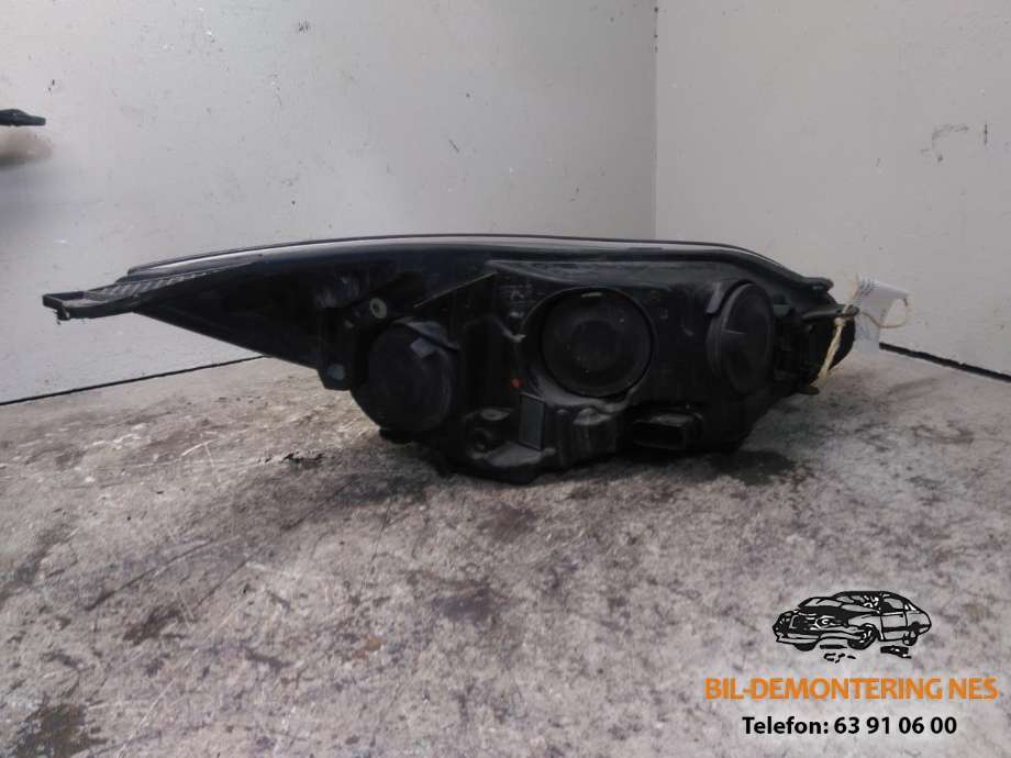 Frontlykt venstre halogen til Ford Focus 2011-2014 (Type III, Fase 1)