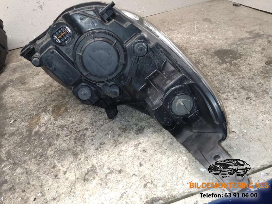 Frontlykt venstre halogen til Hyundai i20 2009-2014 (Type I)