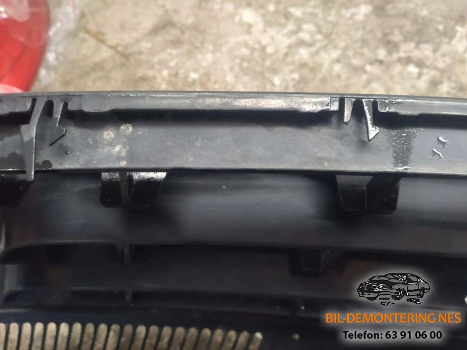 Grill til VW Transporter / Caravelle, 2009-2015 (Fase 2) (T5) (T5) (7E5 853 651|)