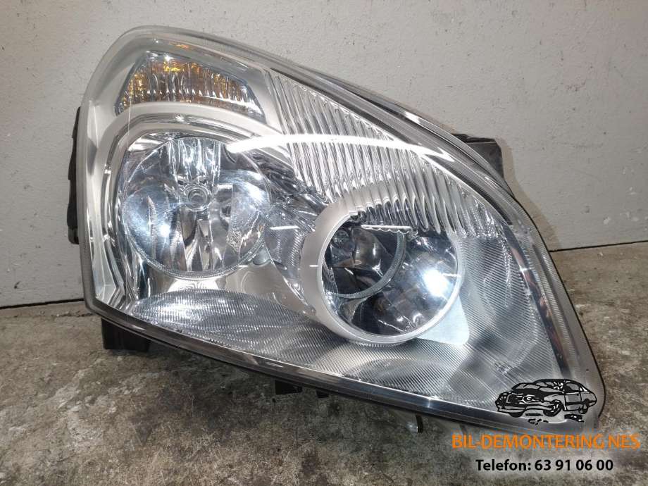 Frontlykt høyre halogen til Nissan Qashqai 2007-2010 (Type I, Fase 1) (26010JD90B|1FF23B04202|)