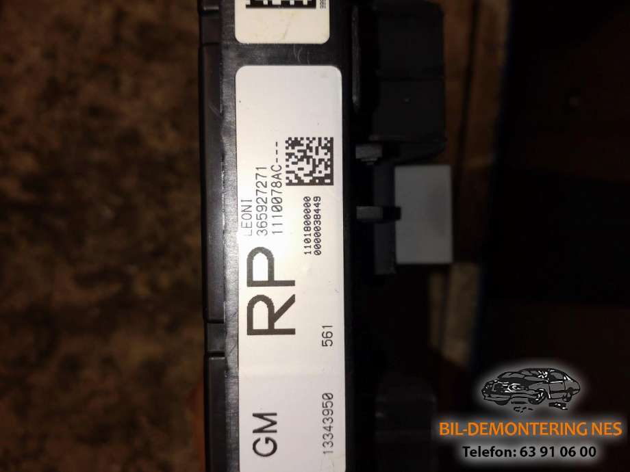 Sikringsboks bagasjerom til Opel Astra J 2010-2015  (13343950|)
