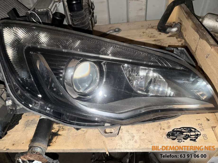Frontlykt høyre xenon til Opel Astra J, 2010-2015  (HELLA|1ZT010012-02)