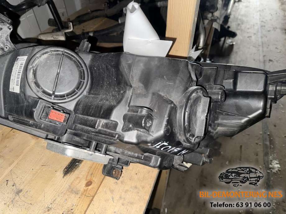 Frontlykt høyre xenon til Opel Astra J 2010-2015  (HELLA|1ZT010012-02|13253651RH|)