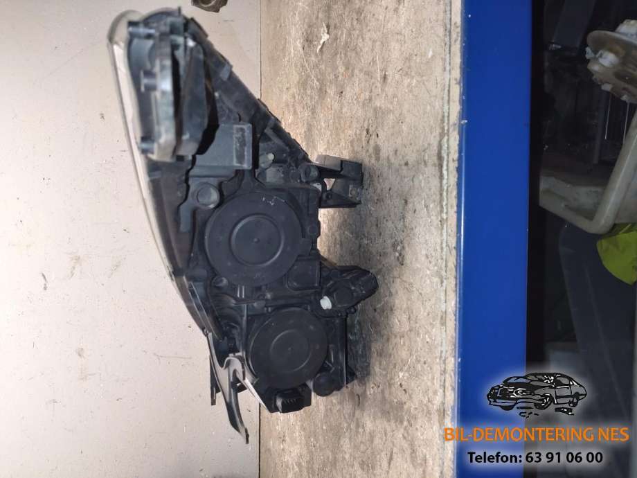 Frontlykt høyre halogen til Peugeot 5008 2010-2017 (Type I)  (6206N9|)