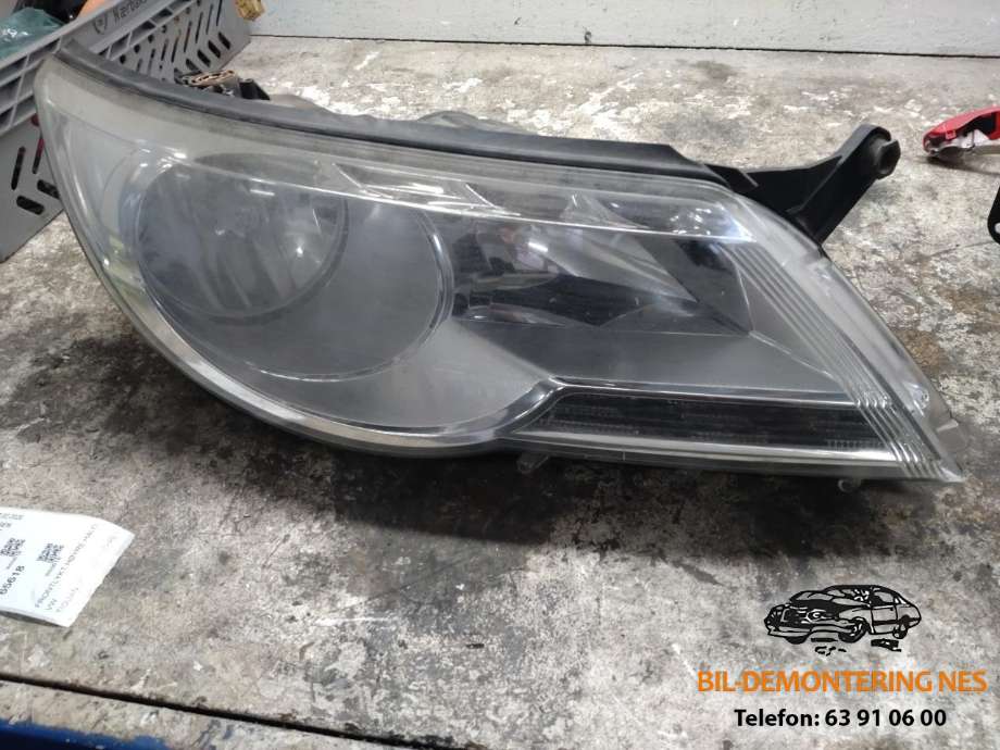 Frontlykt høyre halogen til VW Tiguan, 2007-2011 (Type I, Fase 1)  