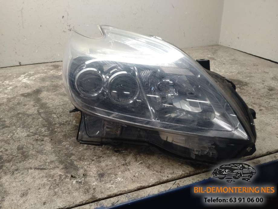 Frontlykt høyre full-LED til Toyota Prius +7, 2012-2020 (Type III) (stasjonsvogn) (stasjonsvogn) 