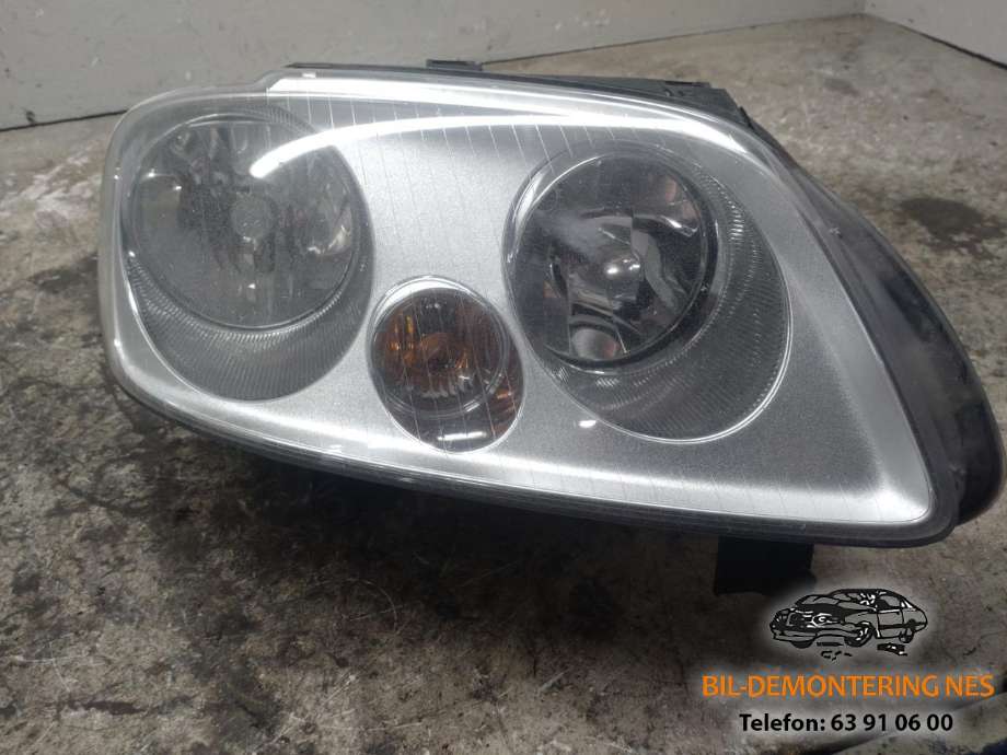 Frontlykt høyre halogen til VW Caddy, 2004-2010 (Type III, Fase 1)  (1K0941006B)