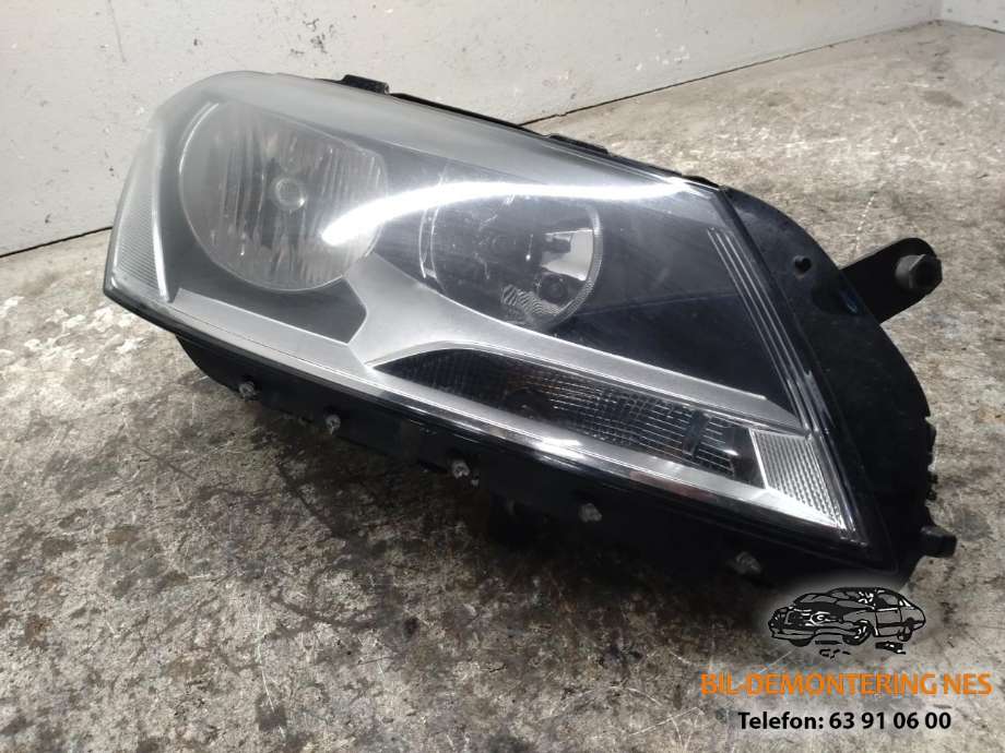 Frontlykt høyre halogen til VW Passat, 2011-2015 (B7) (B7) (3AB941006)