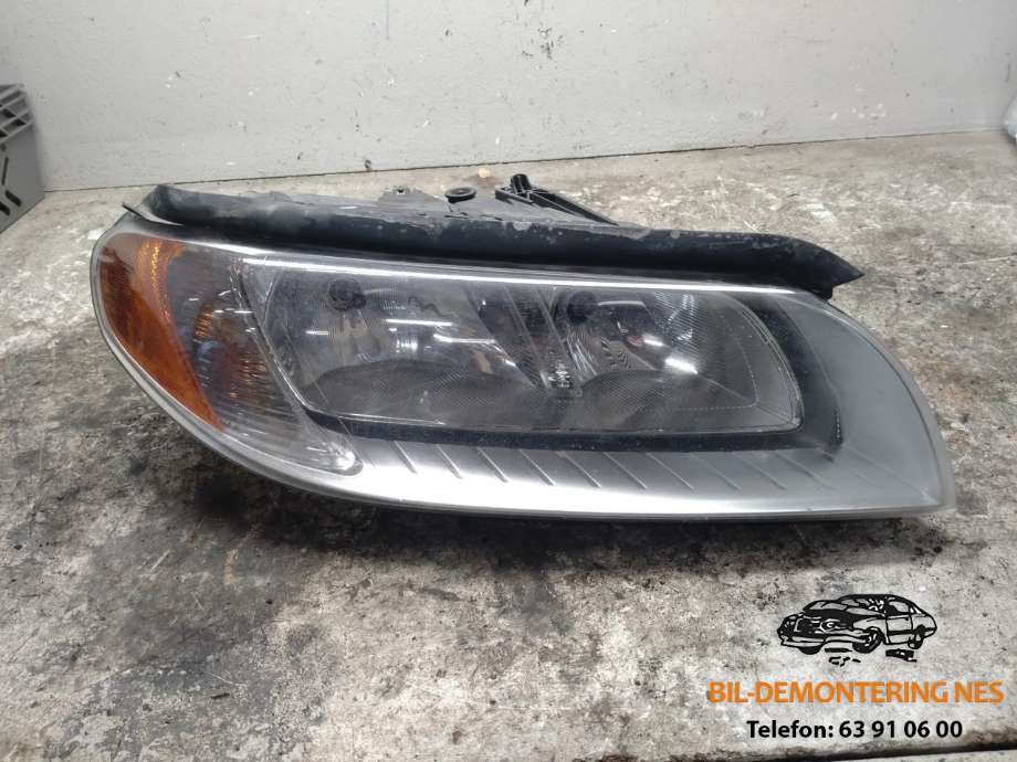 Frontlykt høyre halogen til Volvo V70, 2007-2013 (Type III, Fase 1)  (31214352)