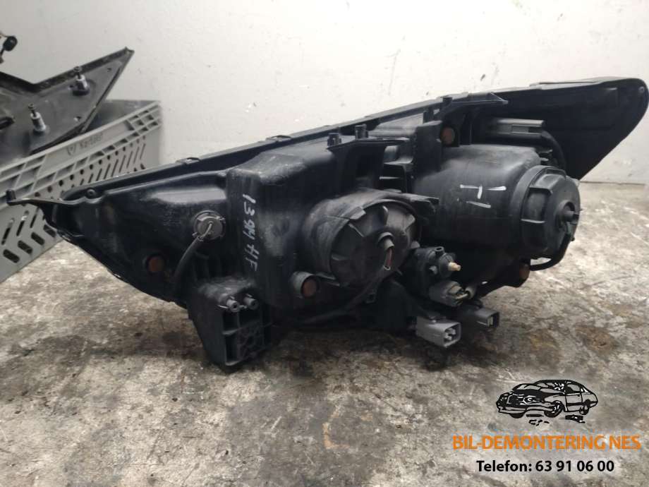 Frontlykt høyre halogen til Mitsubishi ASX 2010-2019  (8301B588|)