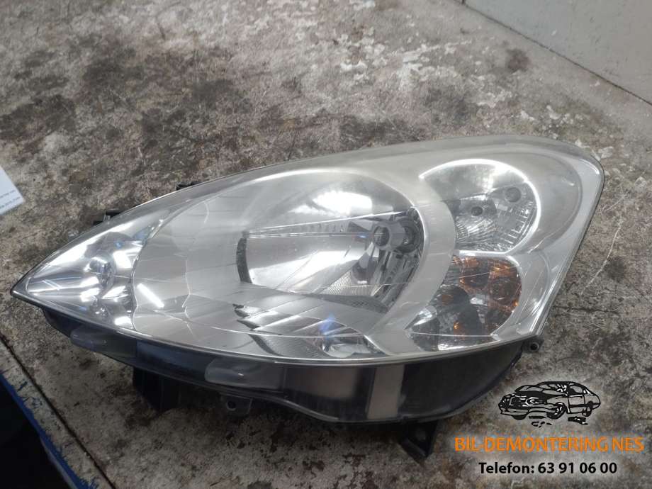 Frontlykt venstre halogen til Peugeot Partner 2008-2015 (Type II, Fase 1)  (VALEO|9682829380|)