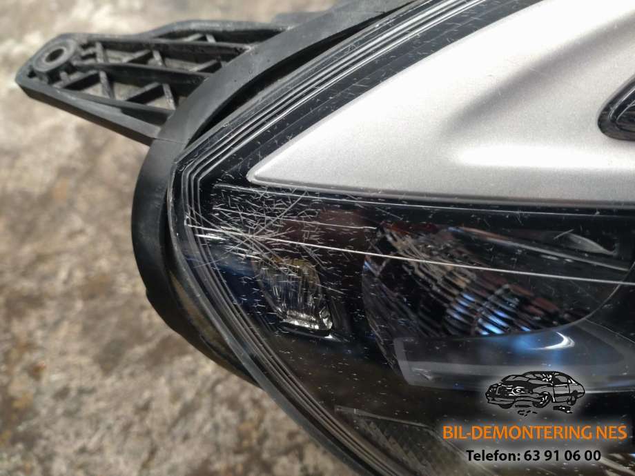 Frontlykt høyre xenon til Volvo V40 2012-2019  (VOLVO|31283333|)