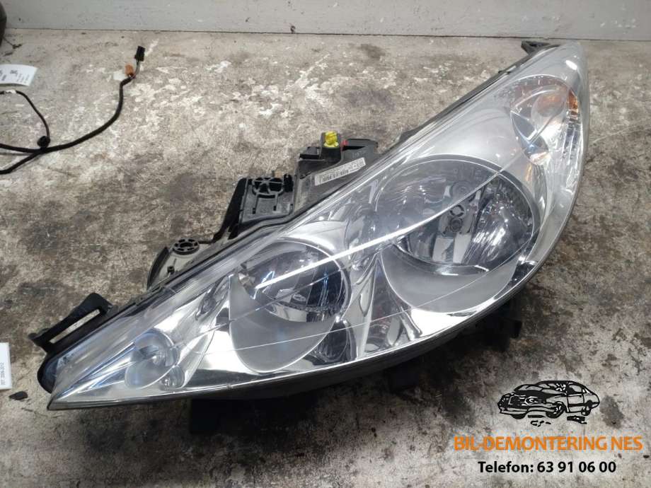 Frontlykt venstre halogen til Peugeot 207, 2006-2012  (9649986280)
