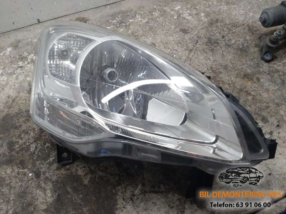 Frontlykt høyre halogen til Peugeot Partner, 2015-2019 (Type II, Fase 2)  (89318041)