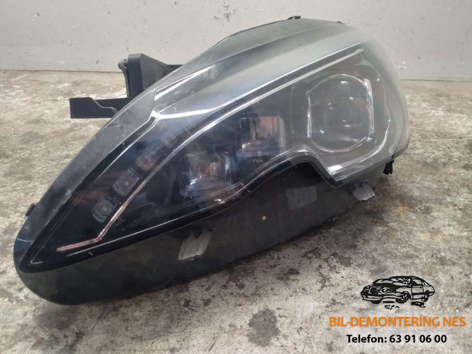 Frontlykt venstre full-LED til Peugeot 308, 2013-2021 (Type II)  (9677832480)