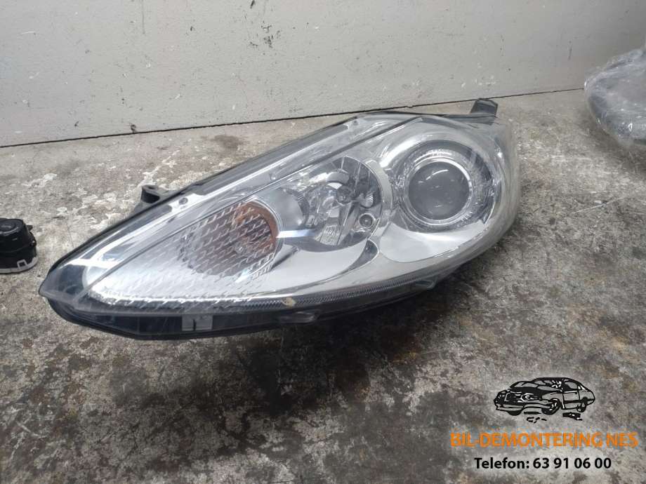 Frontlykt venstre halogen til Ford Fiesta 2008-2012 (Type VI, Fase 1)  (247045-05|8A61-13W030-CG|)