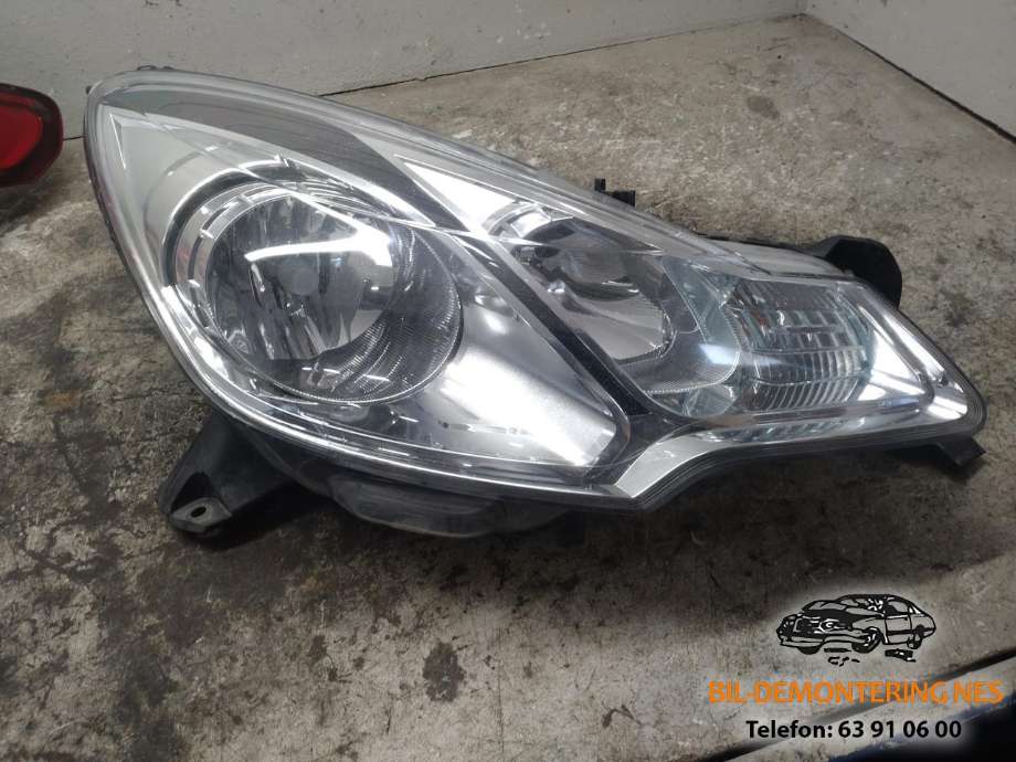 Frontlykt høyre halogen til Citroën DS3, 2010-2019