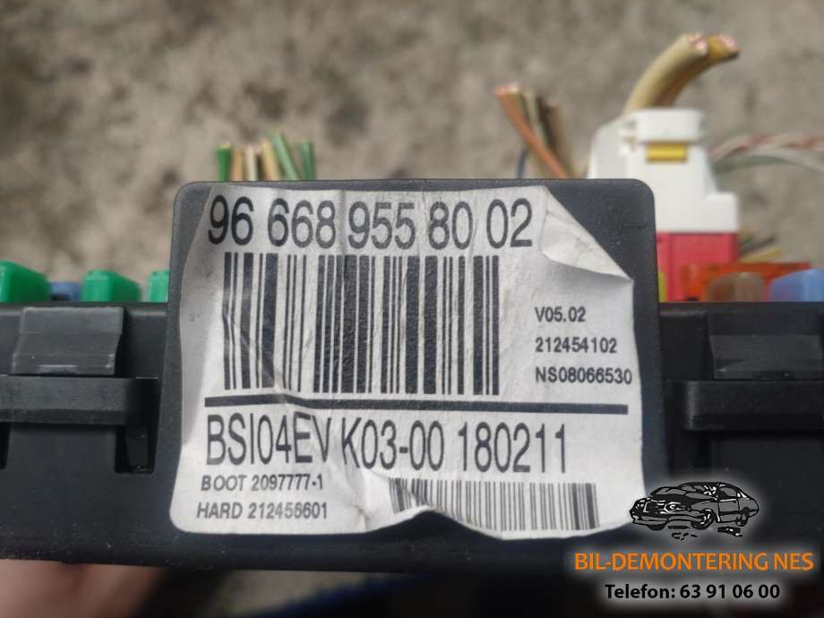 Sikringsboks kupe til Peugeot Partner 2008-2015 (Type II, Fase 1)  (966689558002|)