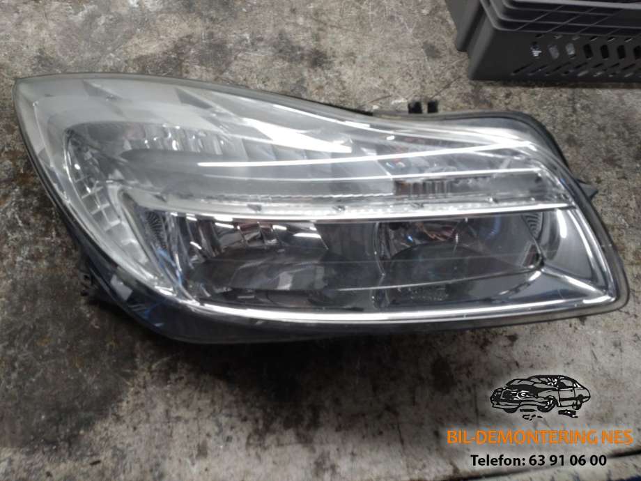 Frontlykt høyre halogen til Opel Insignia A, 2009-2014
