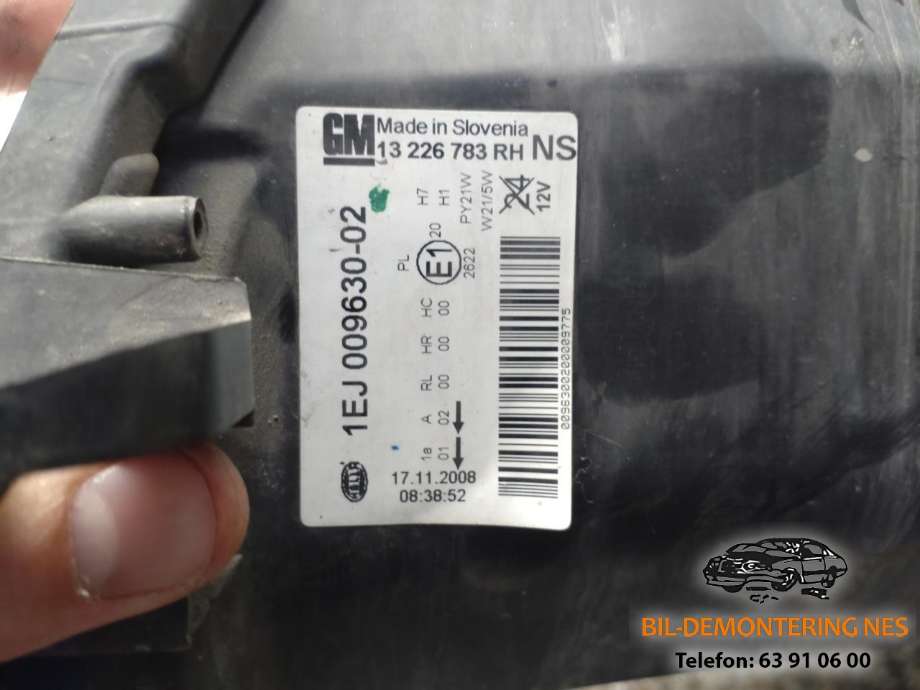 Frontlykt høyre halogen til Opel Insignia A 2009-2014  