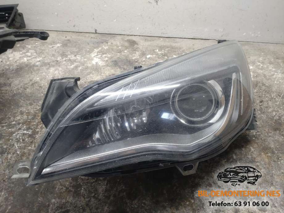 Frontlykt venstre xenon til Opel Astra J, 2010-2015  (1ZT01001202)