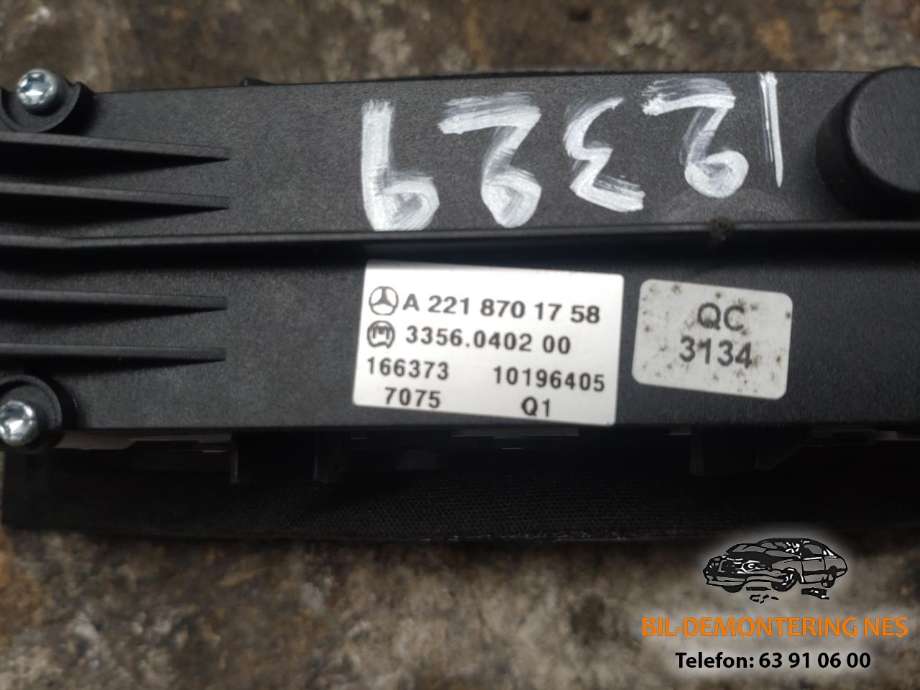Bryter (ESP - Electronic Stability Program) til Mercedes S-Klasse 2005-2013 (W221) (W221) (A2218701758|)