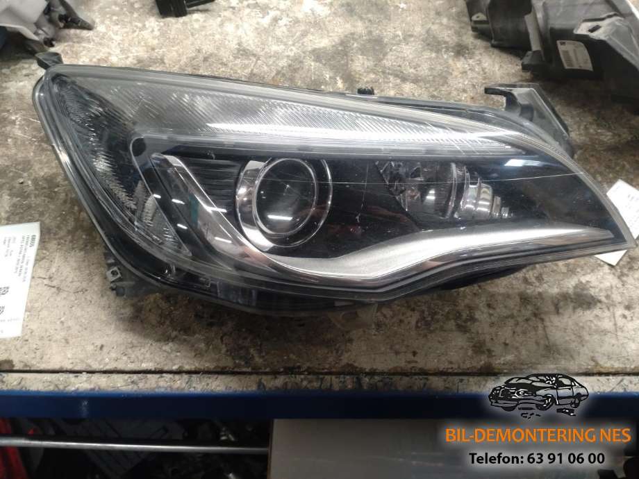 Frontlykt høyre xenon til Opel Astra J 2010-2015 (1ZT010012-02|)