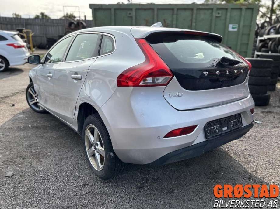 Volvo V40 2012-2019 , Motorkode: D4204T8, Girkassekode: 
