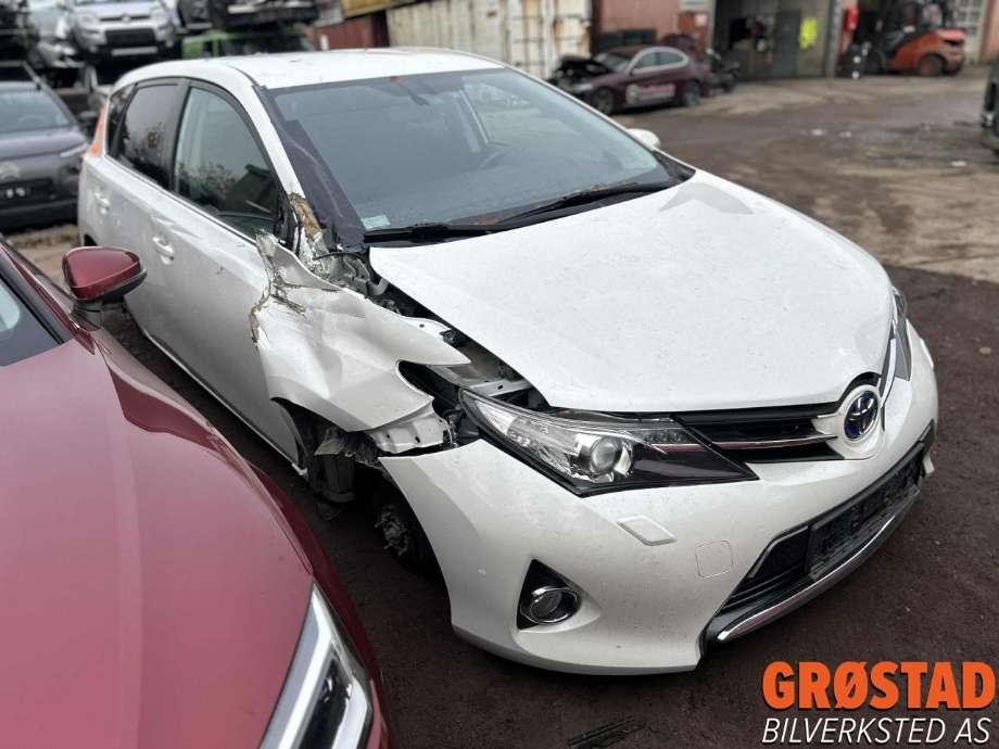Toyota Auris 2013-2015 (Type II, Fase 1) , Motorkode: 2ZR-FXE, Girkassekode: 