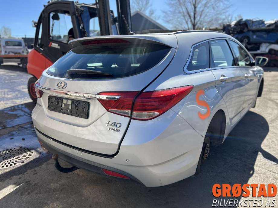 Hyundai i40 2012-2017 , Motorkode: D4FD, Girkassekode: