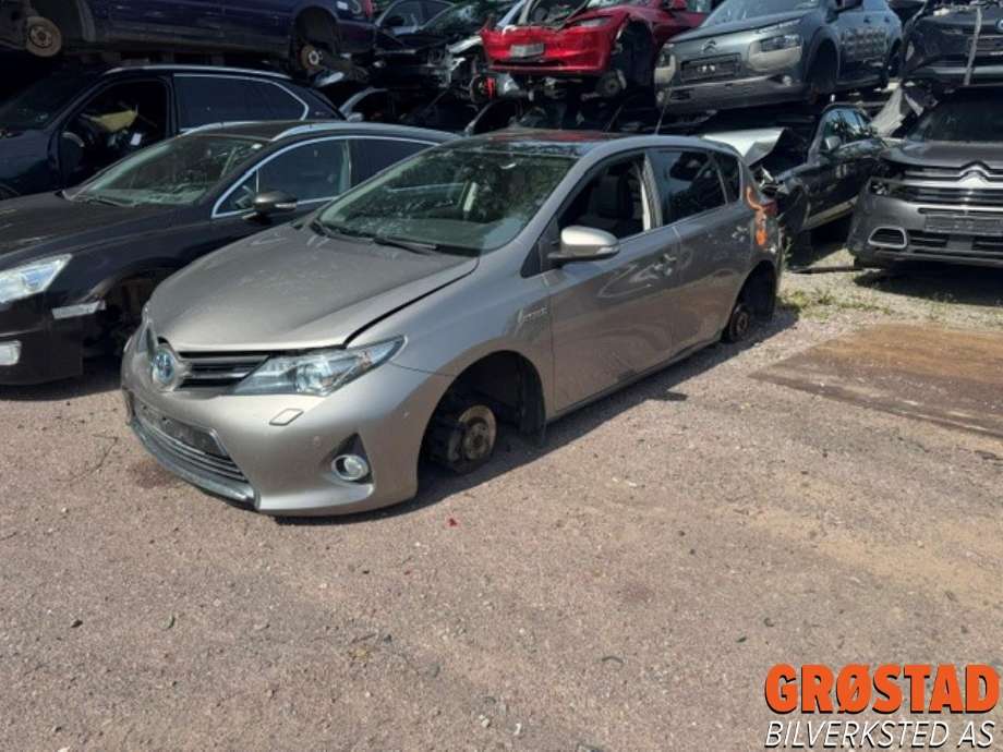 Toyota Auris, 2013-2015 (Type II, Fase 1)  , Motorkode: 2ZR-FXE, Girkassekode: 