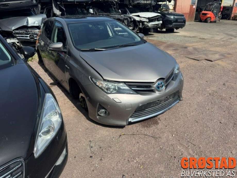 Toyota Auris 2013-2015 (Type II, Fase 1) , Motorkode: 2ZR-FXE, Girkassekode: 