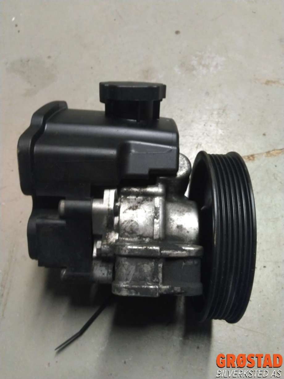Servo pumpe mekanisk til Mercedes C-Klasse 2007-2011 (Fase 1) (W204) (W204) (A 004 466 70 01|A 004 466 70 01 80|)