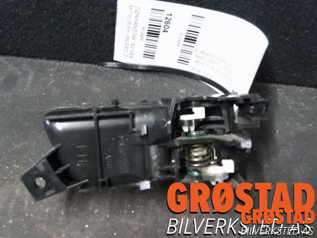 Dørhåndtak inv venst foran til Mitsubishi Pajero 2007-2016 (Type IV, Fase 1)  (5716A242XA|)