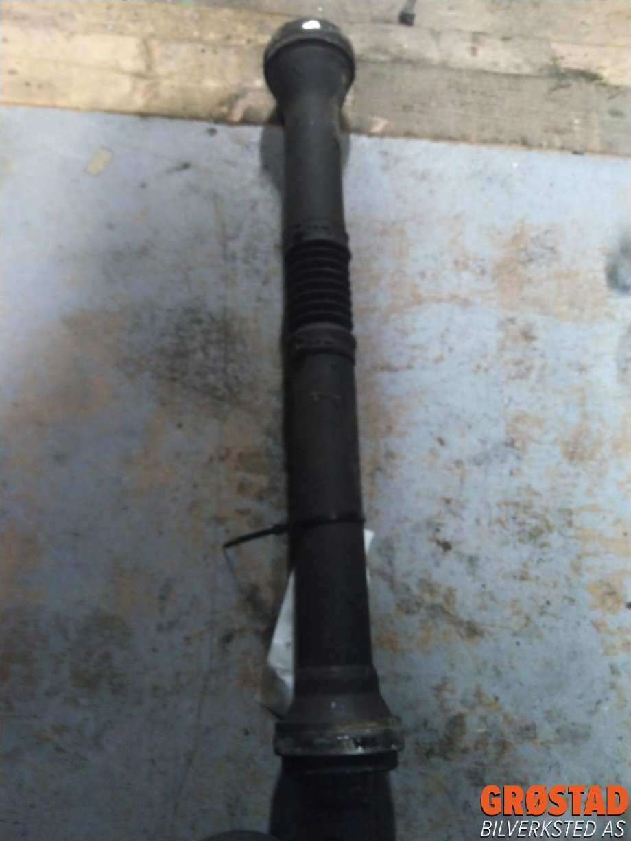 Mellomaksel fremre til VW Amarok 2010-2016 (Type I, Fase 1)  (HALL HYLLE 8|2H0 521 102 F|2H0 521 101 H|)