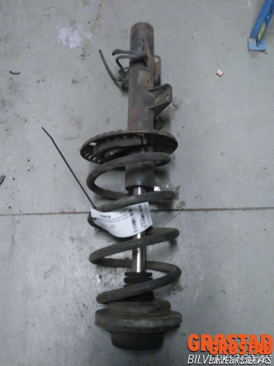 Fjærbein venstre foran til VW Transporter / Caravelle 2003-2009 (Fase 1) (T5) (T5) (7E0 411 105 A|7H0 413 031 N|7E5 413 031 H)