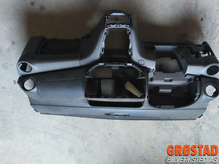 Dashbord til Nissan E-NV200 2014-->>  (681004FA2A|681004FA3A|)