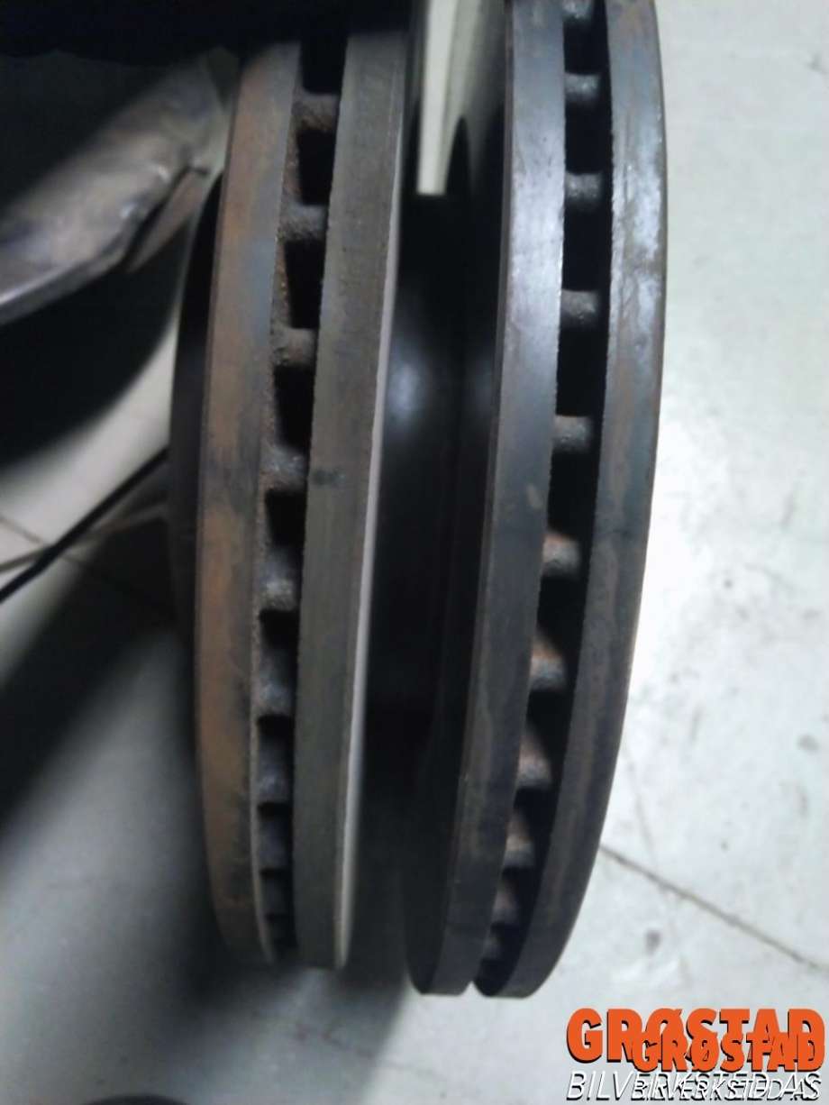 Bremseskive foran til Toyota Avensis 2003-2008 (Type II)  (4351205070|BS-8134|)