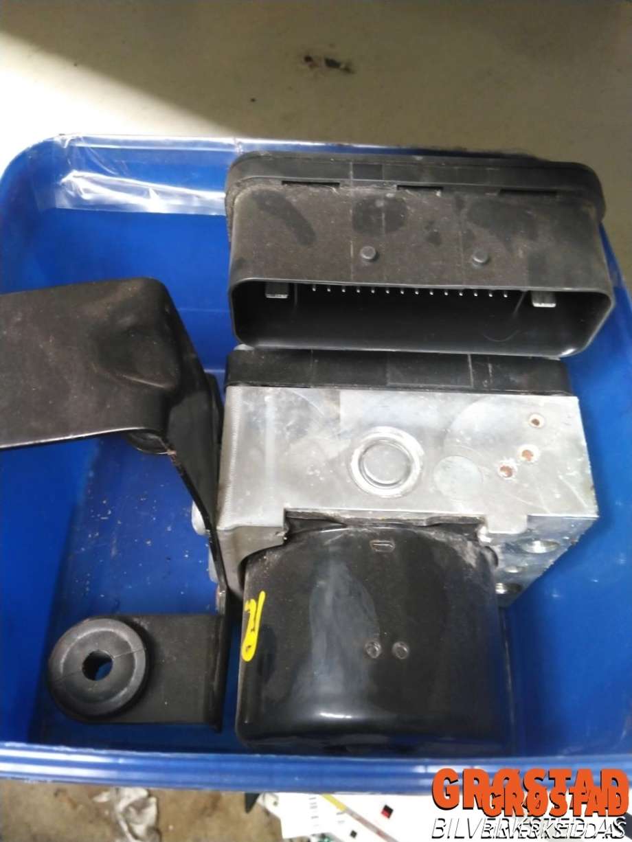 ABS sentral til Volvo V50 2007-2012 (Fase 2)  (10.0212-0500.4|31317379|)