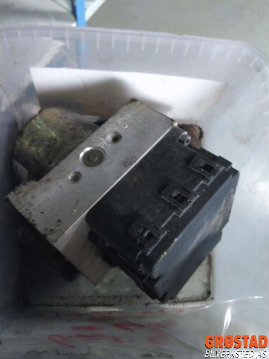 ABS sentral til Suzuki Liana 2001-2004 (Fase 1)  (5610054G10|)