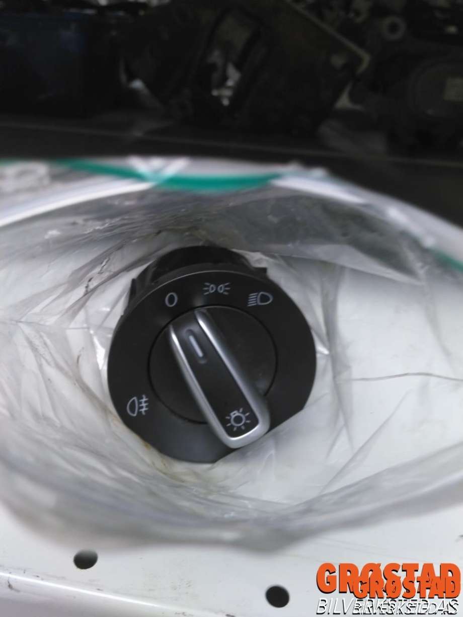 Bryter lys til VW Golf VI 2008-2012  (3C8941431B|)