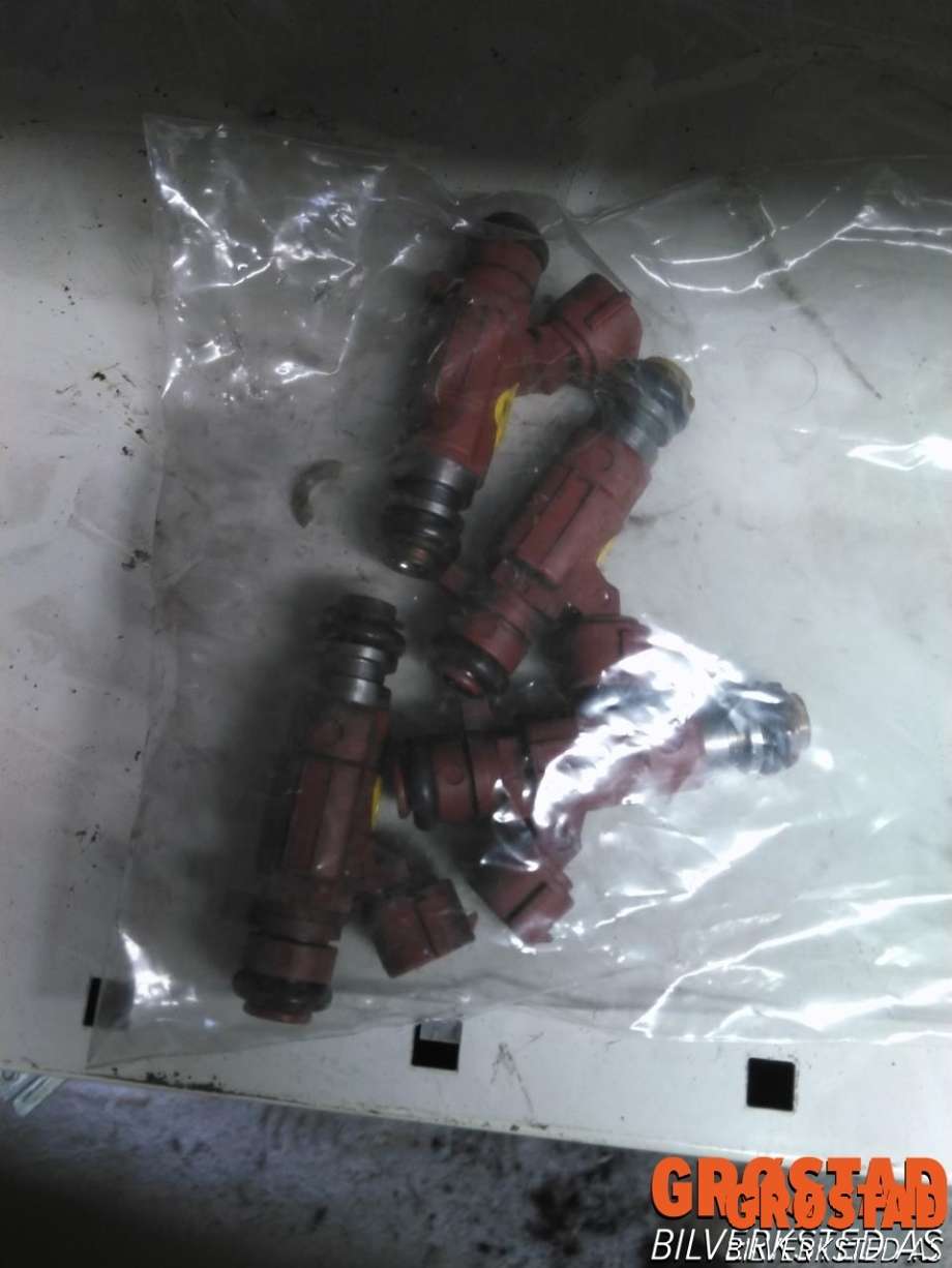 Dyse innsprøyting bensin til Nissan Almera 2000-2003 (Fase 1) (N16) (N16) (FBJB100|)