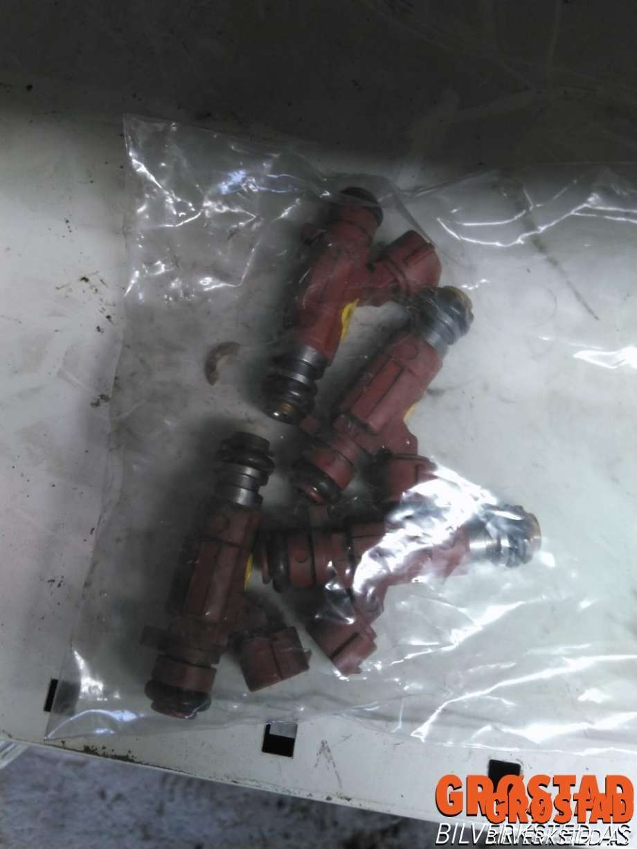 Dyse innsprøyting bensin til Nissan Almera 2000-2003 (Fase 1) (N16) (N16) (FBJB100|)