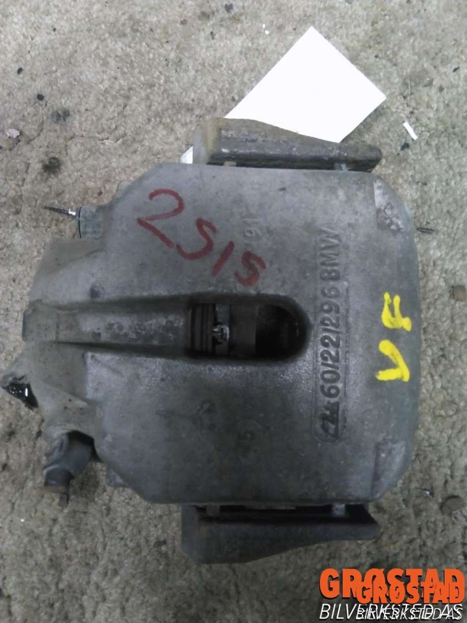 Bremsecaliper venstre foran til BMW 5-Serie 1996-2003 (E39) (E39) (34 11 1 163 385|)